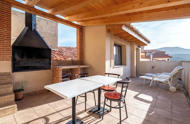 Country House 'Sierra De Majalinos' with Mountain View, Wi-Fi and Air Conditioning