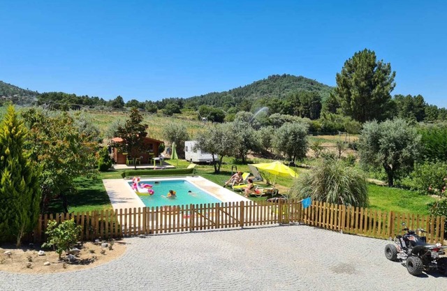 Country House 'Solar Rubina - Piscina Água Salgada' with Mountain View, Wi-Fi and Air Conditioning