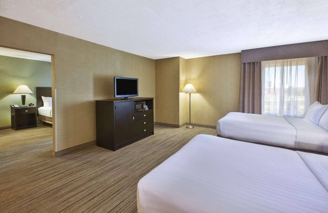 Country Inn & Suites by Radisson, Benton Harbor-St. Joseph, MI
