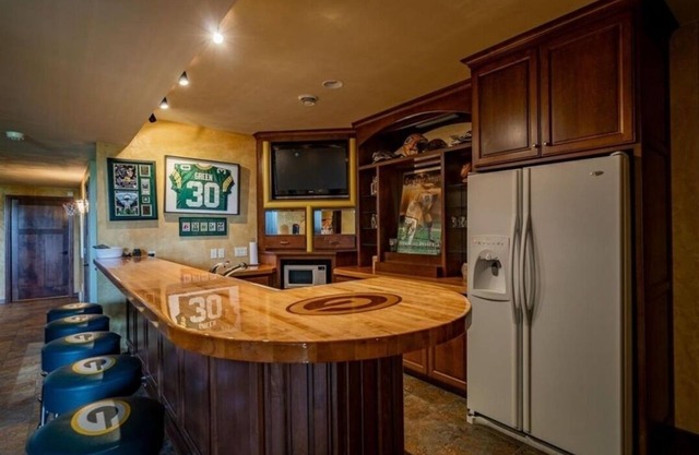 Country Oasis w/heated pool and hot tub