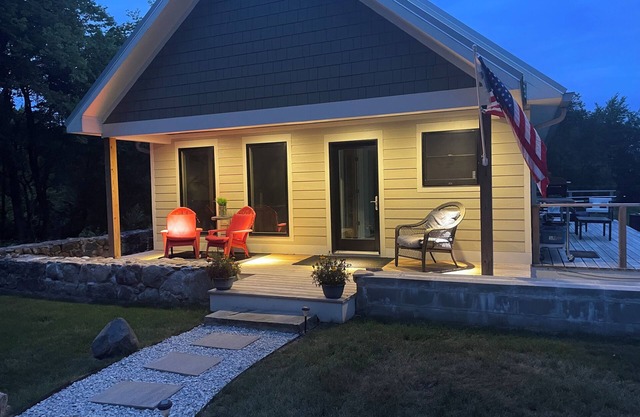 Country setting. Pool house just 10 minutes from ND campus and SBN airport.