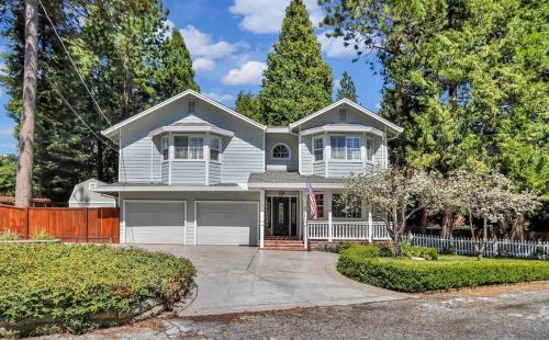 Country Style Mountain Home - View of Lake Forebay