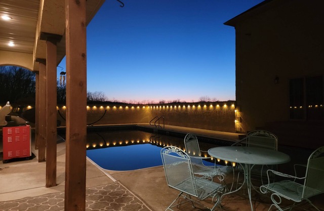 Country Suite by the Pool