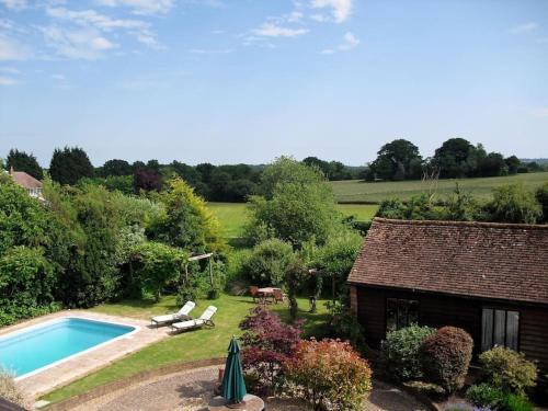 Countryside cottage with pool