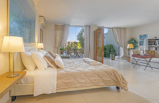 ★ Couple's Getaway ★ Patio | Sophisticated Style |