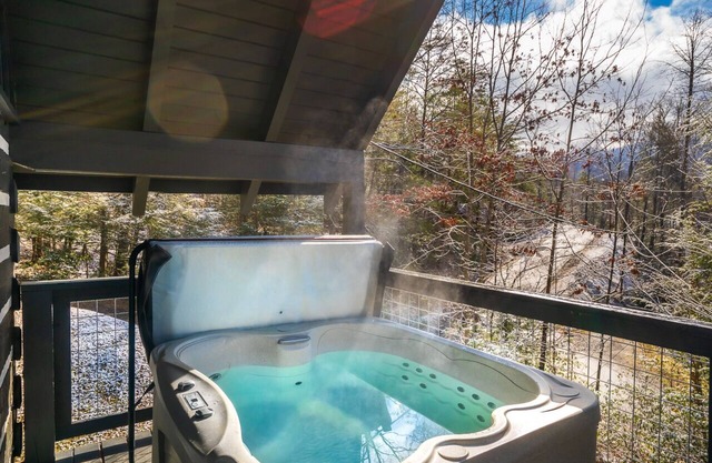 Couples Perfect Retreat, Private, Hot Tub, Rustic and Modern