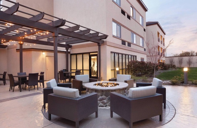 Courtyard by Marriott Charlotte Airport North