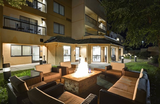 Courtyard by Marriott Dalton