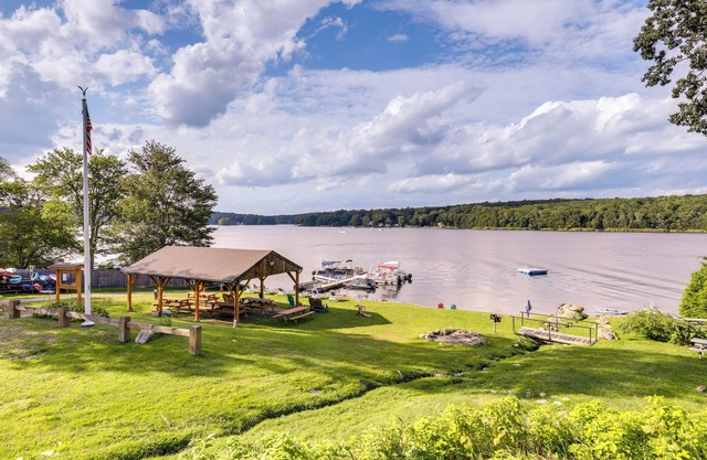 Coventry Lake Getaway w/Yard: Near UConn!
