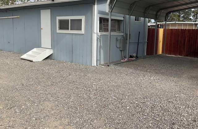 Covered parking quite neighborhood easy access to down town.