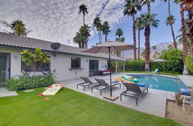 Covered Patio, Pool & Games: Home in Palm Springs