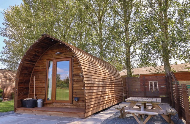 COVEY, pet friendly, character holiday cottage in Bridlington