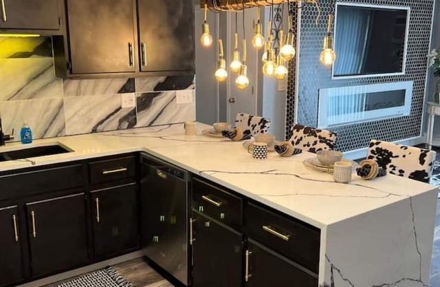 Cowchella luxury penthouse w/garage & fireplace