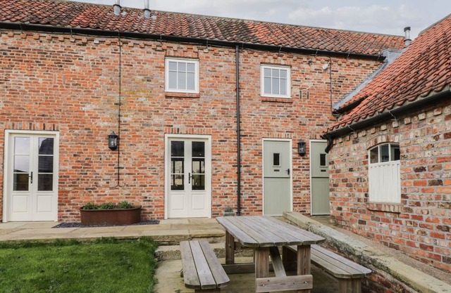 COWPER COTTAGE 2-BED, family friendly in Acaster Malbis