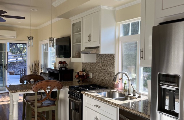 Cozy 1-bedroom apartment in charming Templeton with WiFi, AC