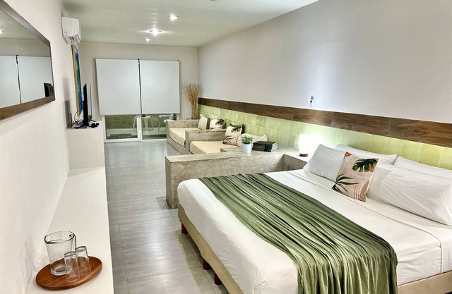Cozy 1-bedroom apartment in gorgeous Playa del Carmen with WiFi, AC, Plunge Pool