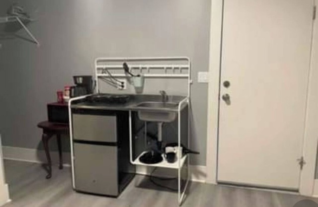 COZY 1-bedroom Studio with private entrance with AC, WiFi in peaceful Mojave