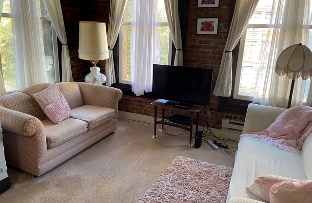 Cozy 1-bedroom suite in lovely Seattle with WiFi