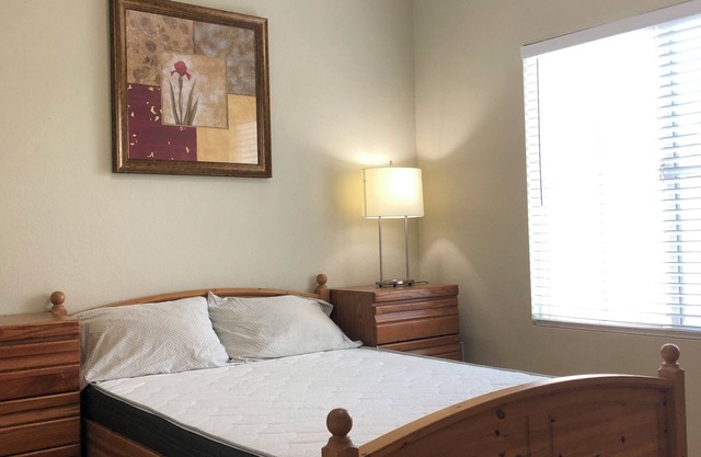 Cozy 1-bedroom with AC and WiFi in charming Lancaster.