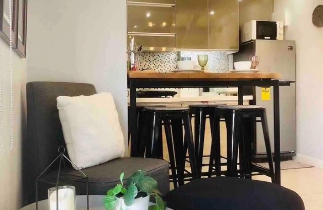 Cozy 1-BR Loft in BGC with Scenic Views, Modern Comfort & Vibrant Design