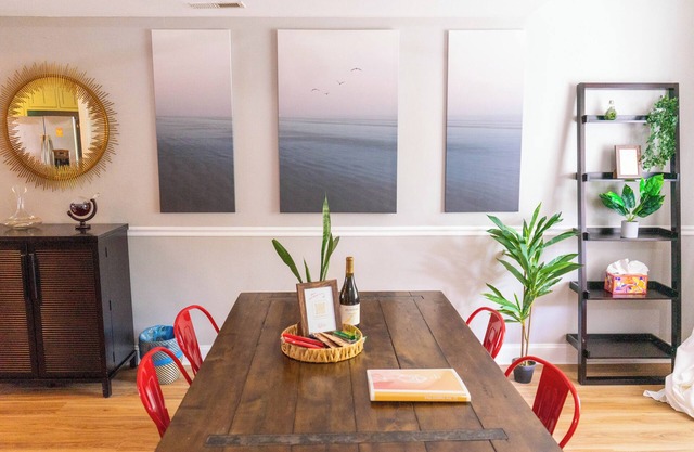 Cozy 12 ppl home with BBQ grill, fire pit and office space in NW Washington DC.