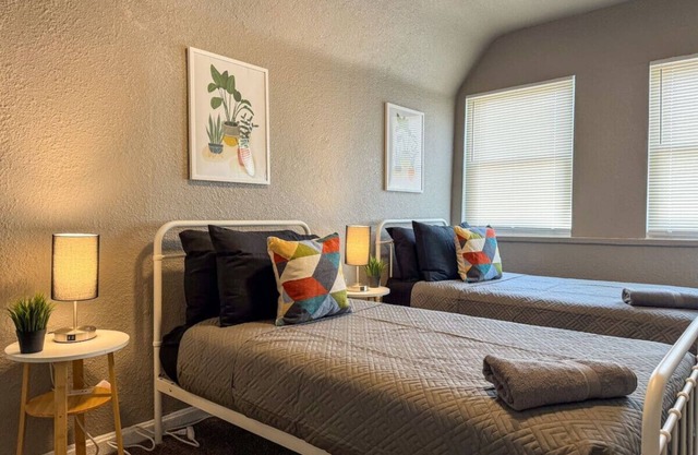 Cozy 1BR Apt with 5 Beds and WIFI