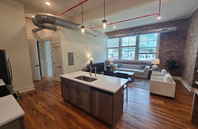 Cozy 1BR condo in McMinnville, perfect for 2 guests with modern amenities.