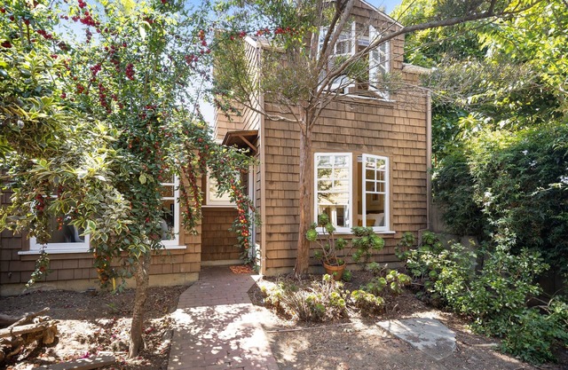 Cozy 1br Cottage: Quiet, Stocked, Pet-Friendly