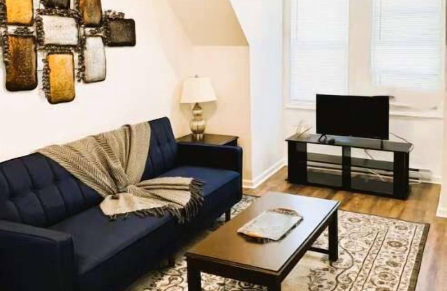 Cozy 1BR Retreat - Private - Near City