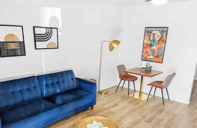 Cozy 1BR Walk to Old Town