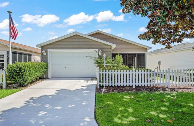 COZY 2/2 PATIO VILLAGE IN THE VILLAGE OF DUVAL, NEAR POOLS & GOLF COURSES!