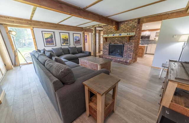 Cozy 2 Bdr Apartment Minutes to Mt Snow!