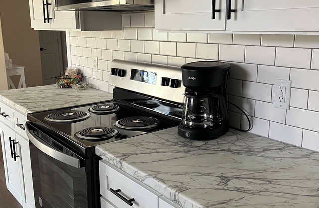 Cozy 2 BDR Guest house; Quiet get away!