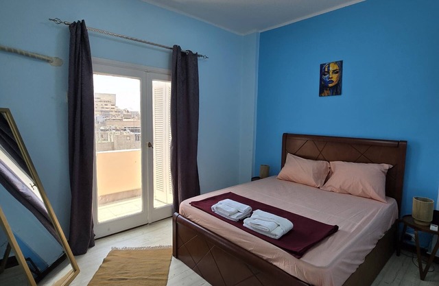 Cozy 2-bedroom apartment in charming Cairo with AC, WiFi
