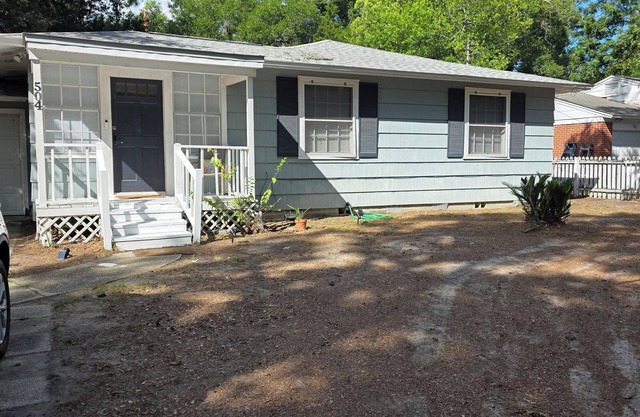 Cozy 2 bedroom 1 bath Cottage