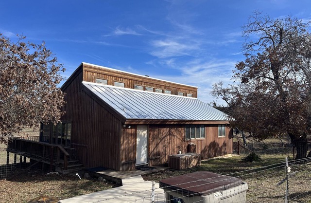 Cozy 2-bedroom, 2-bath cabin with WiFi, AC in Harper Tx on secluded 215 acres.
