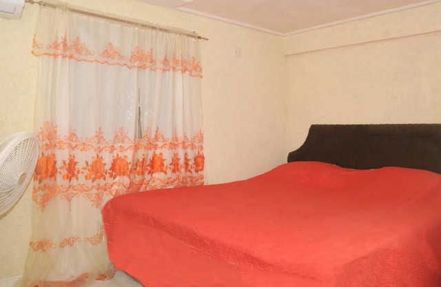 Cozy 2 bedroom air conditioned 1 bathroom apartment with swimming pool .