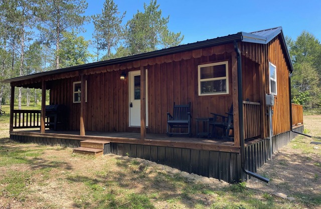 Cozy 2-bedroom cabin in charming Benezette, just 1 mile from visitors center.