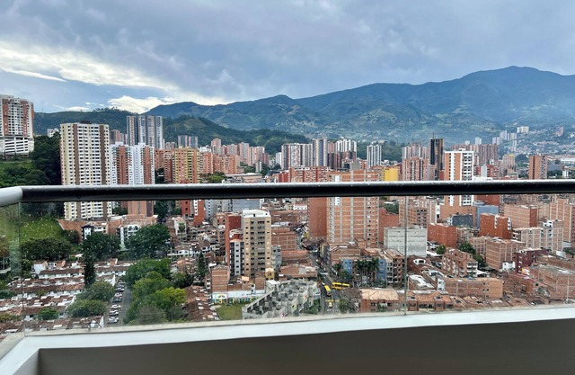 Cozy 2-bedroom condo in welcoming Sabaneta with fitness room/pool- 24th Floor