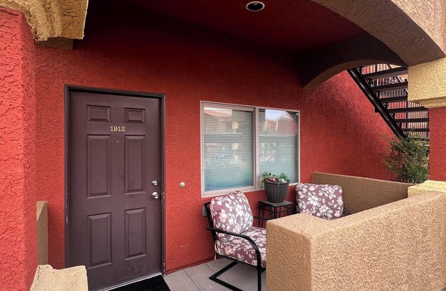Cozy 2-bedroom condo with pool, hot tub, fitness room & AC in amazing Mesquite