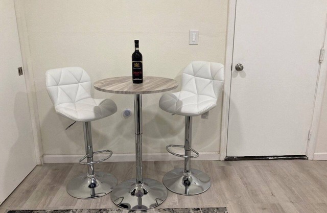 Cozy 2-bedroom house with WiFi and AC in Pleasant Hill