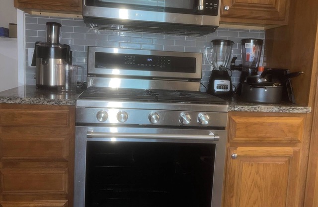 Cozy 2-Bedroom Home in Gurnee