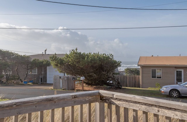 Cozy 2 Bedroom Home in Bayshore Community
