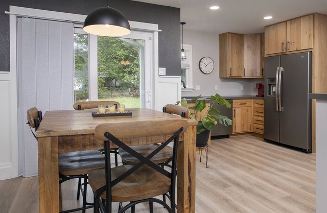 Cozy 2 bedroom home next to Golf and Creekside Trail!