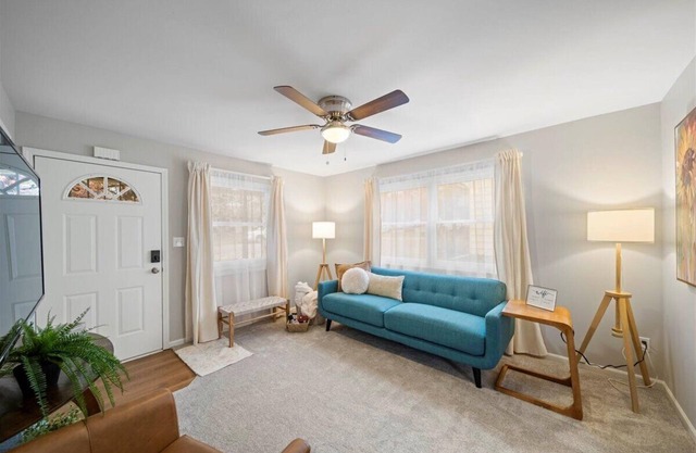 Cozy 2-bedroom house in charming Kansas City with AC