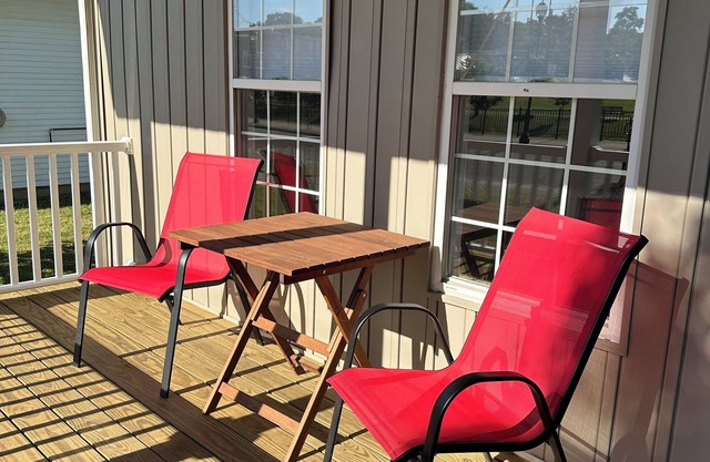 Cozy 2-bedroom house in fantastic Buchanan with lovely front porch, a/c and WiFi