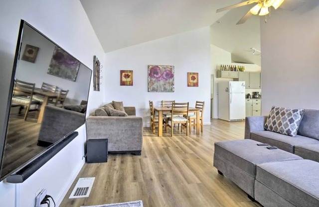 Cozy 2-bedroom house in Reno near UNR - Sleeps 7