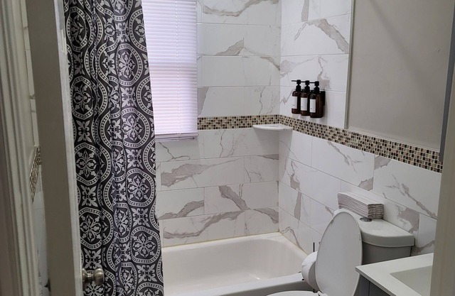 Cozy 2-bedroom house in welcoming Teaneck with AC, WiFi