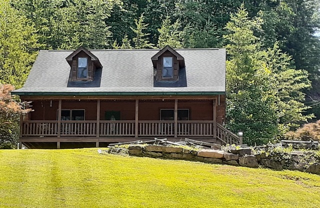 Cozy 2 bedroom Log Cabin