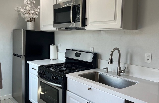 Cozy 2 Bedroom- Retreat in Fullerton